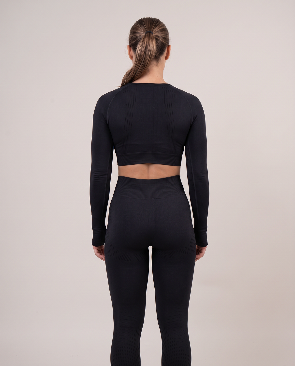 Kumite Long-Sleeve Crop Sumi Black